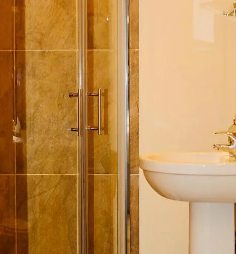 Inn The Ham And Cheese 4*